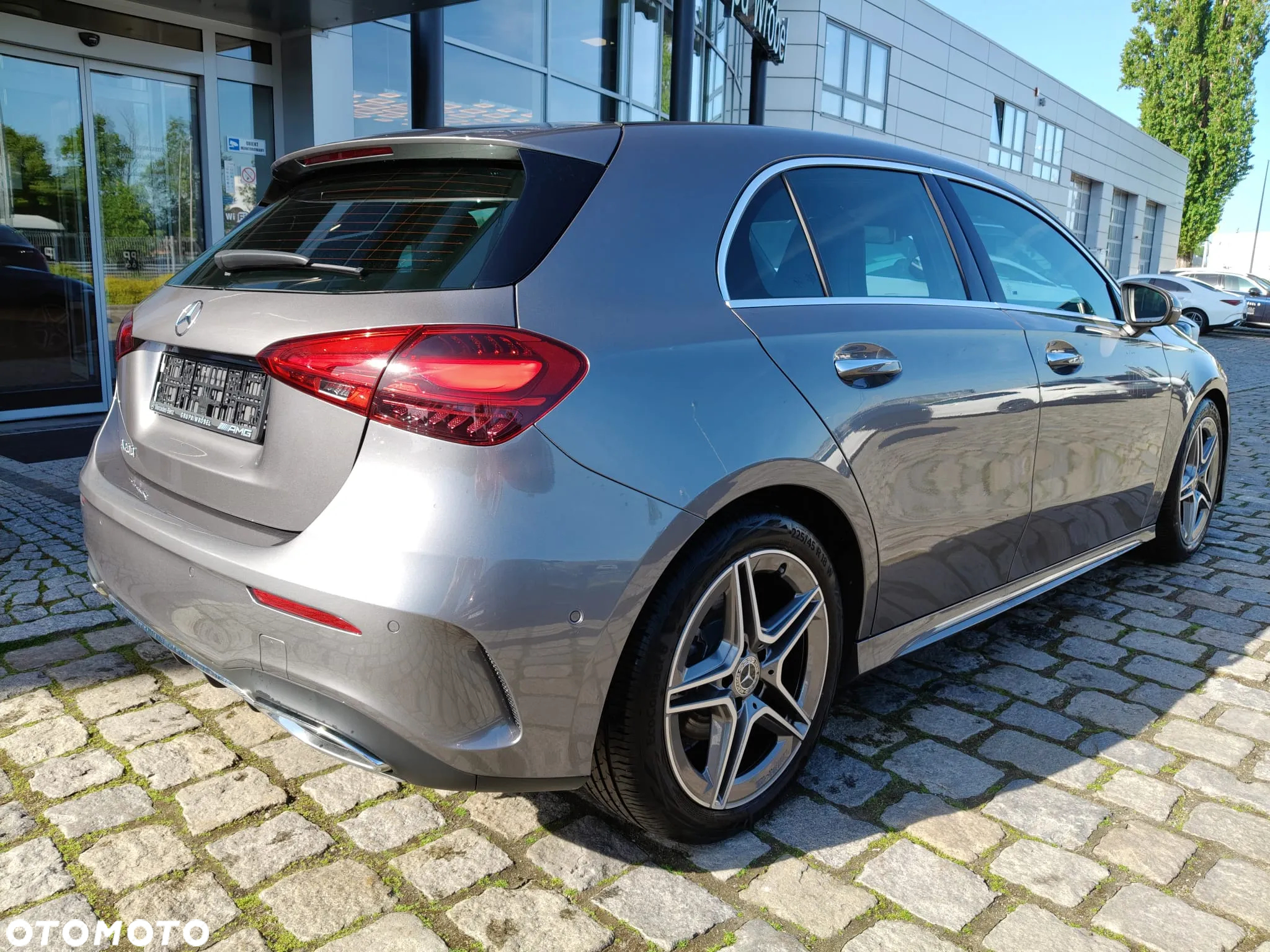 Mercedes-Benz Klasa A 200 AMG Line 7G-DCT - 4