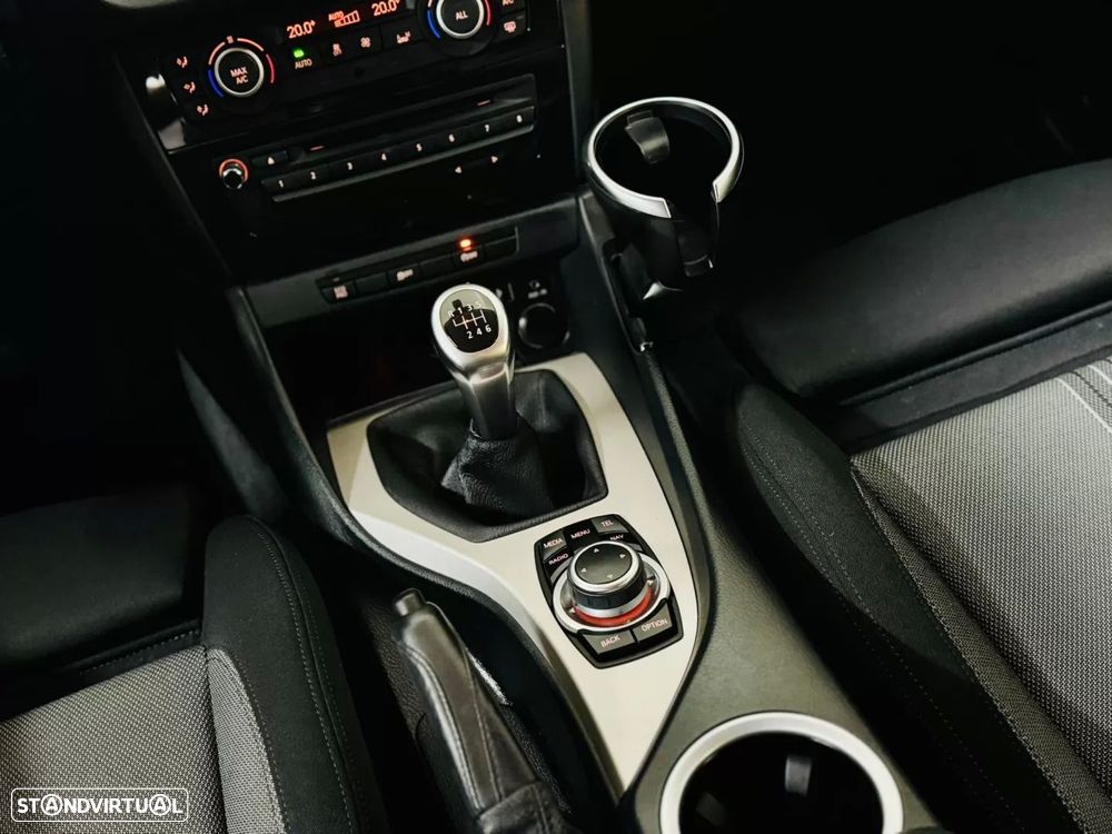 BMW X1 16 d sDrive Line Sport - 34