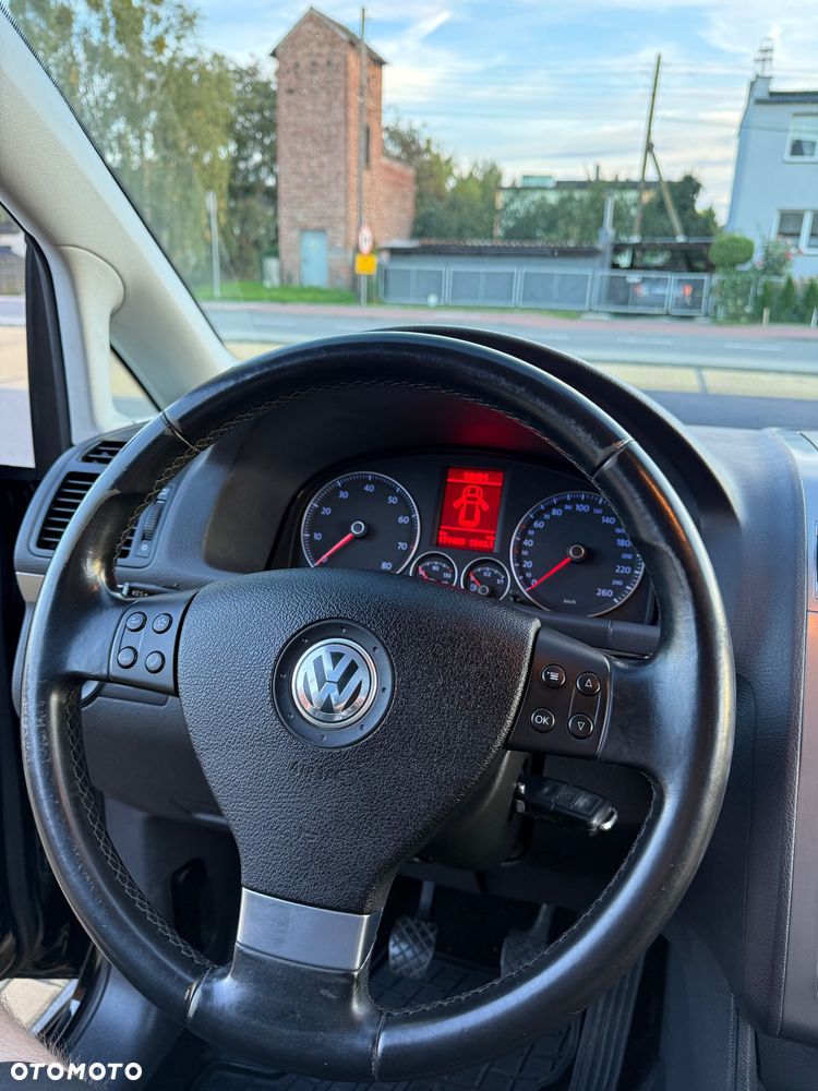Volkswagen Touran 1.6 Cross - 27