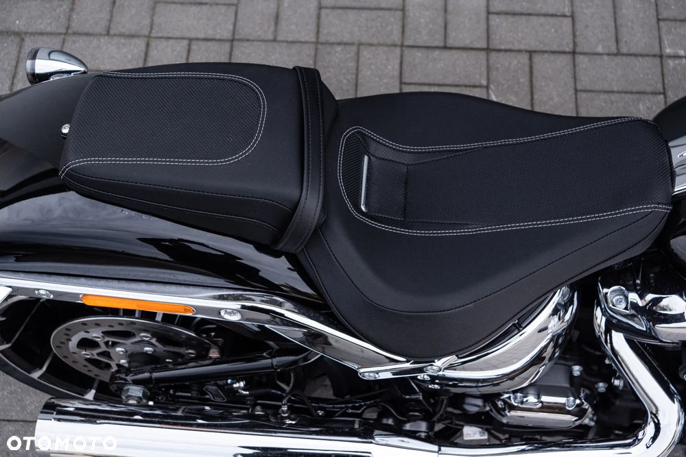Harley-Davidson Softail Breakout - 16