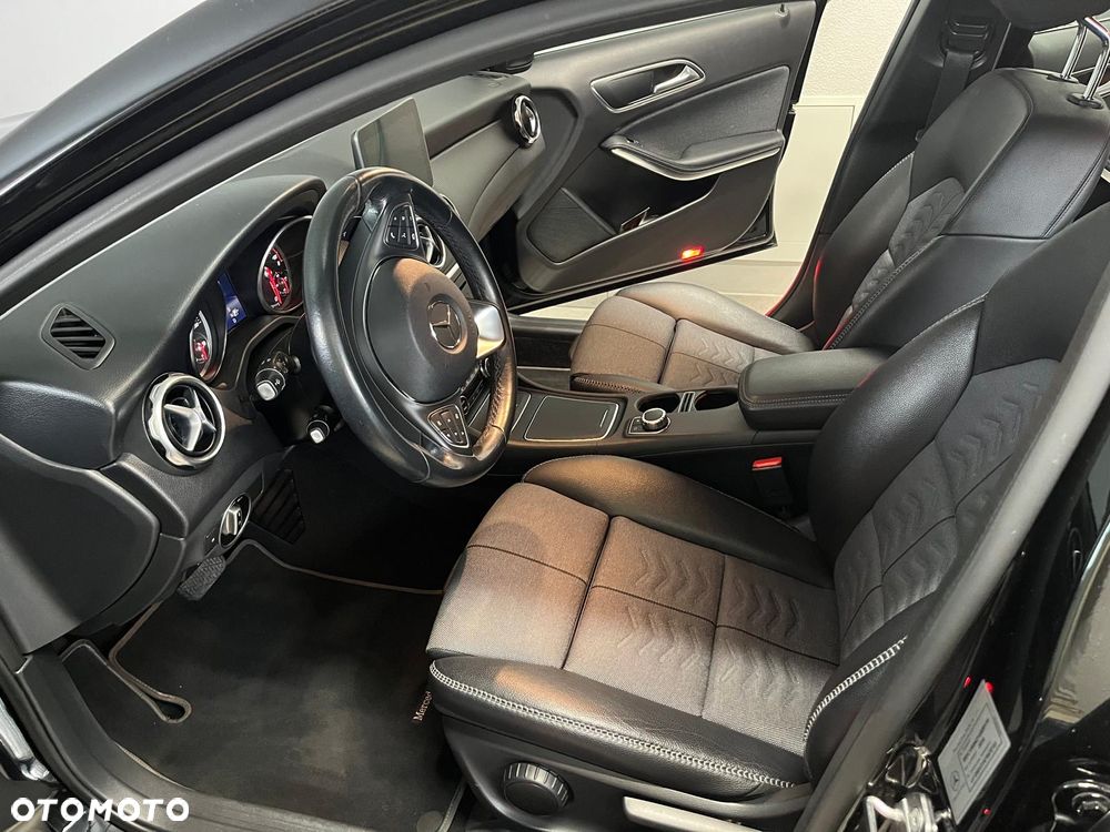 Mercedes-Benz GLA 180 7G-DCT Style - 7