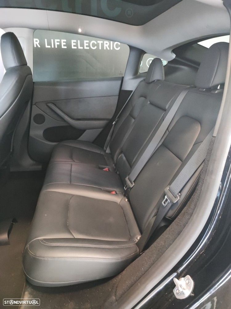 Tesla Model Y Long Range Dual Motor AWD - 8