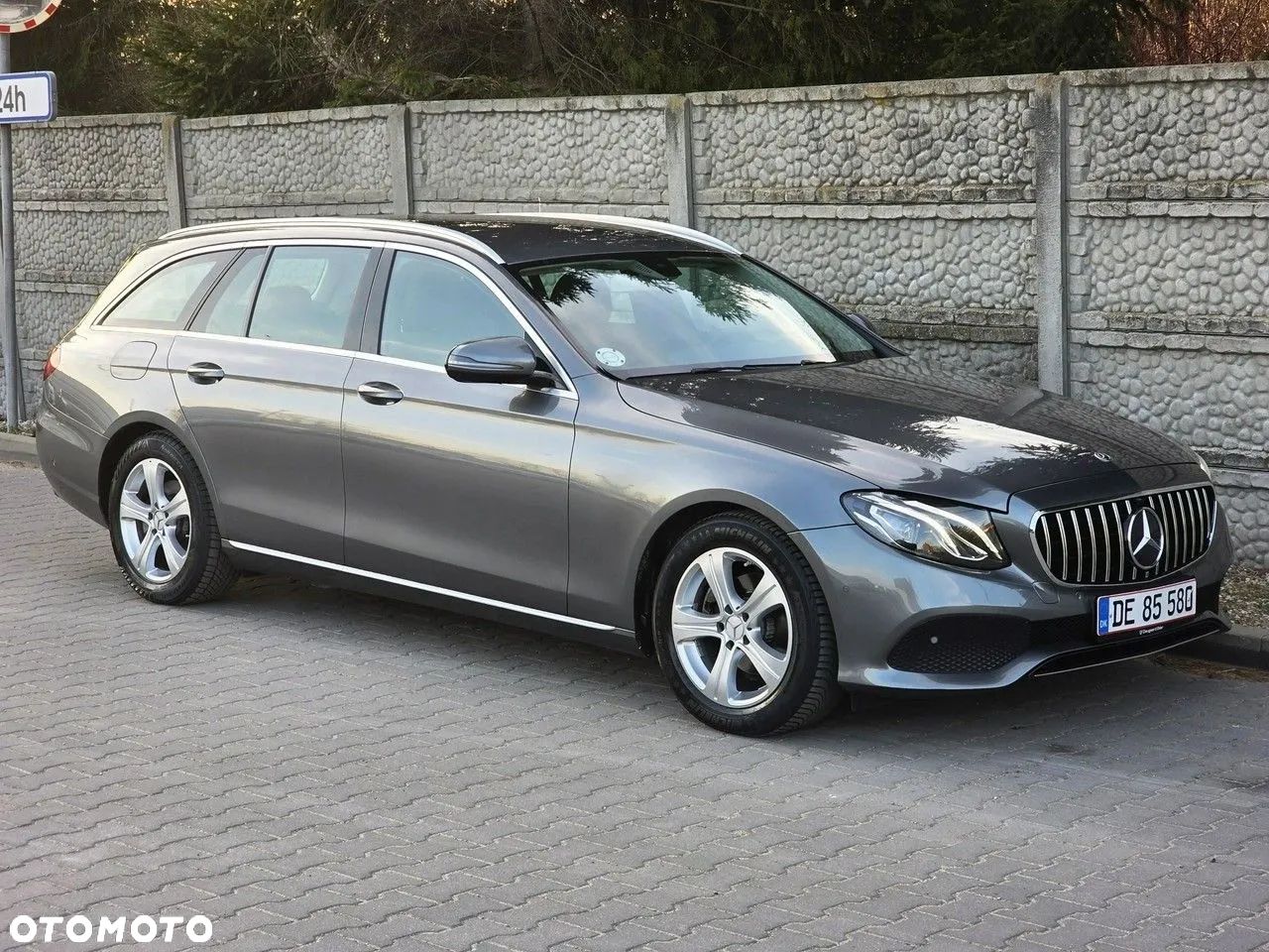 Mercedes-Benz Klasa E 220 d T 9G-TRONIC - 1