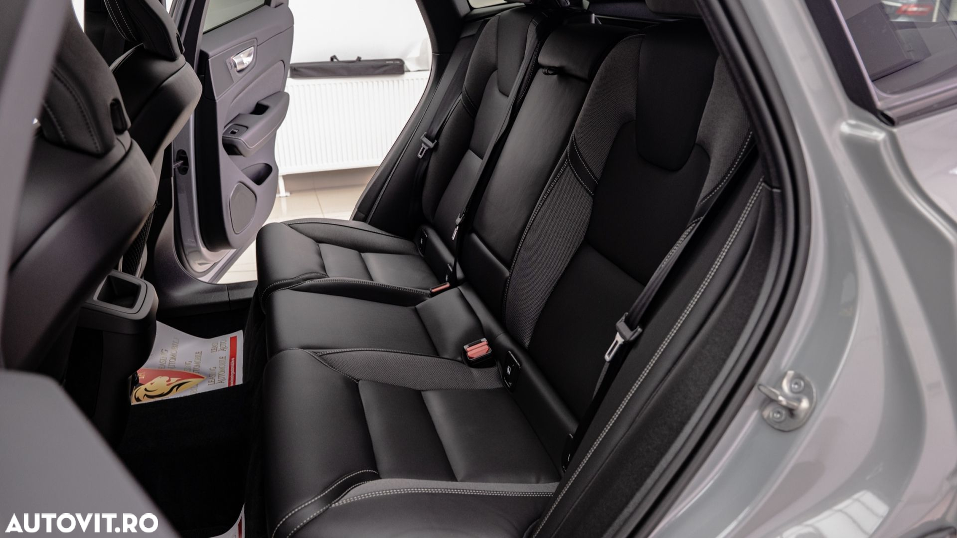 Volvo XC 60 B4 MHEV AT AWD Plus Dark - 14