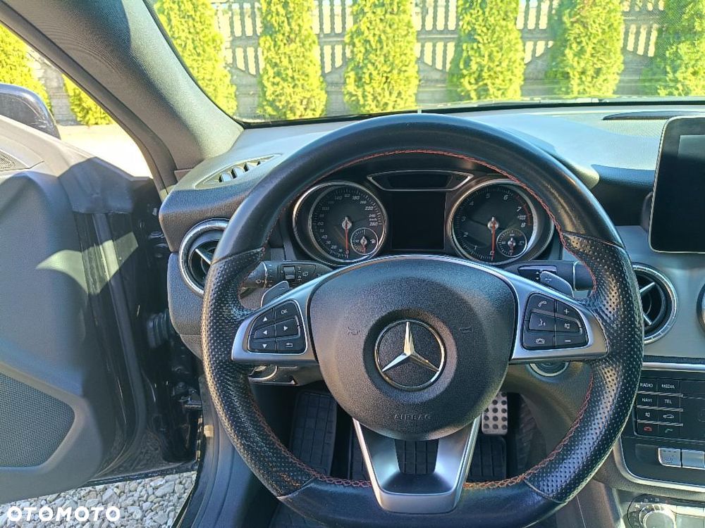 Mercedes-Benz CLA 200 7G-DCT AMG Line - 16