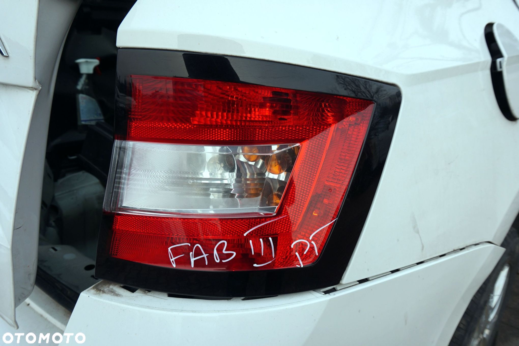 LAMPA TYLNA PRAWA FABIA III NJ5 LIFT KOMBI 6V9945112 SKODA 2018-2021 - 1