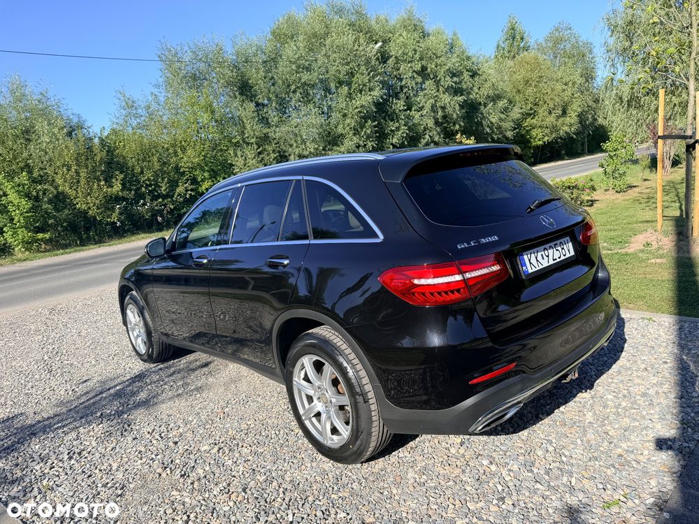 Mercedes-Benz GLC 300 4Matic 9G-TRONIC AMG Line - 4