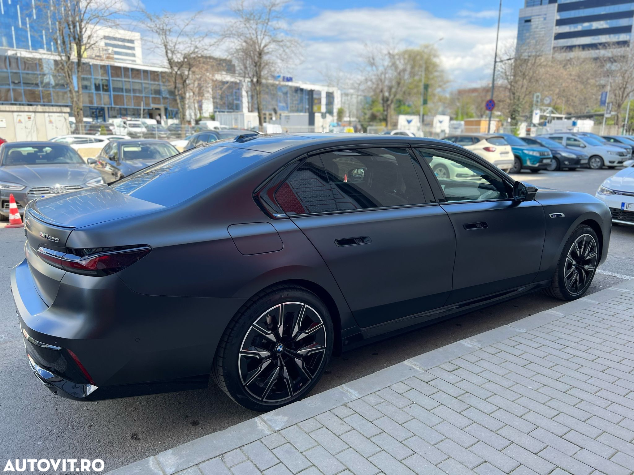 BMW M7 M760e xDrive - 8