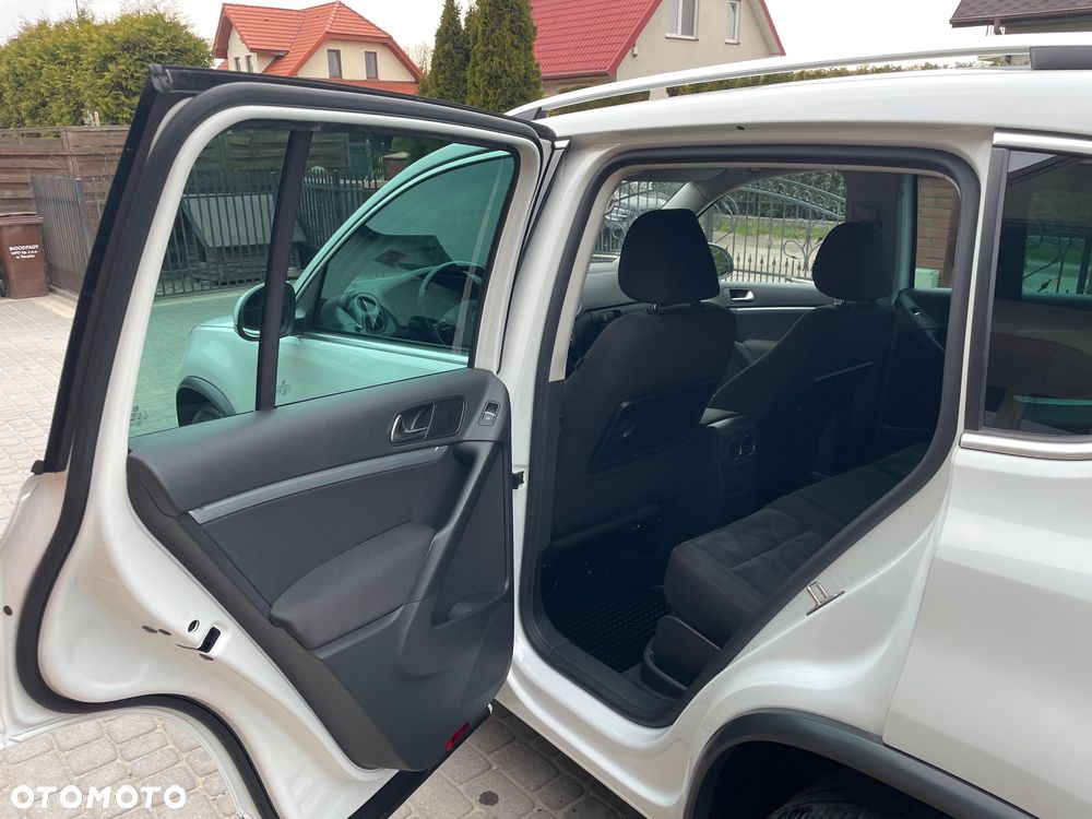 Volkswagen Tiguan 2.0 TDI 4Mot Perfectline R-Style - 24