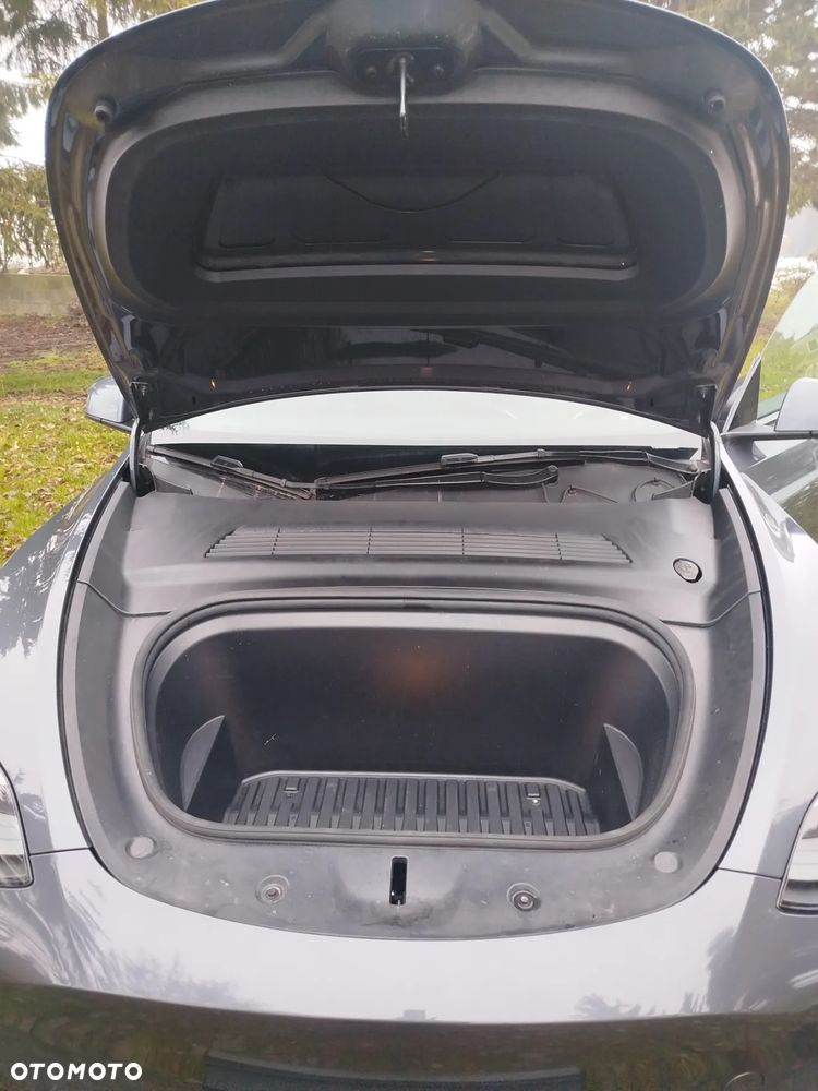 Tesla Y Long Range AWD - 12