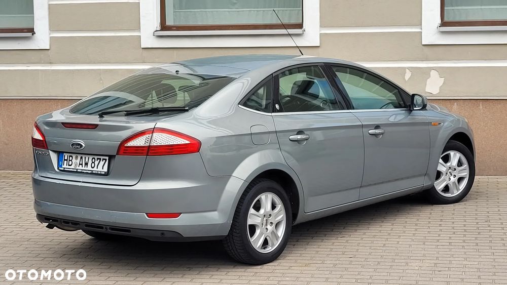 Ford Mondeo 2.0 Ghia - 16