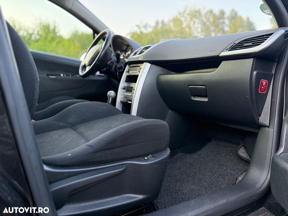 Peugeot 207 110 HDi FAP (Blue Lion) Sport - 11