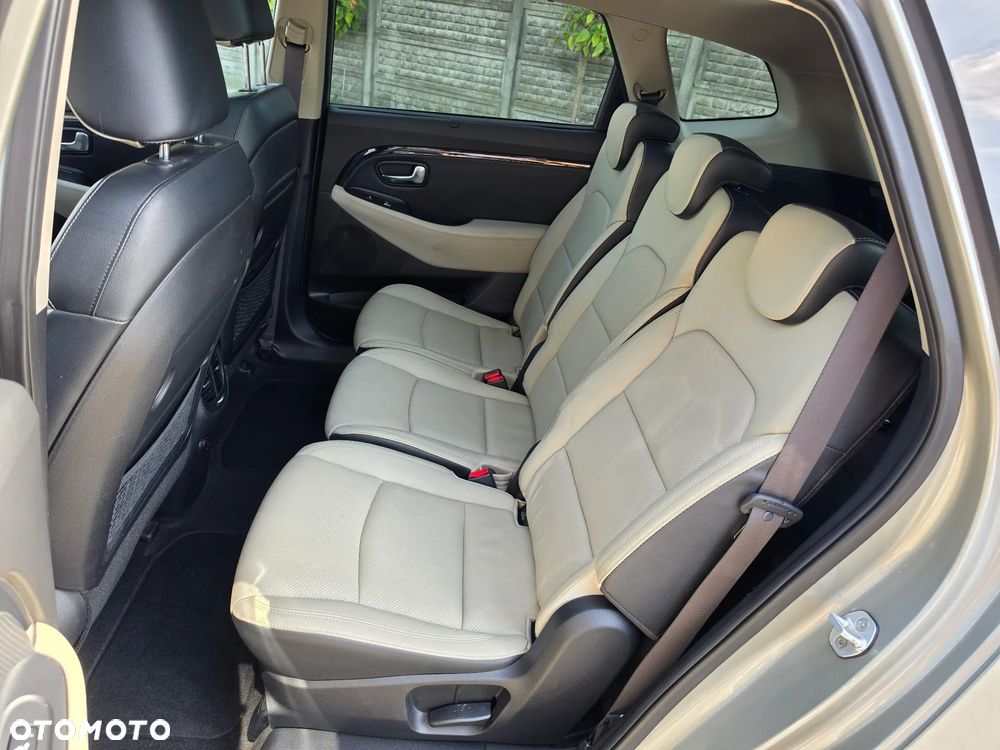 Kia Carens 2.0 GDI L - 36