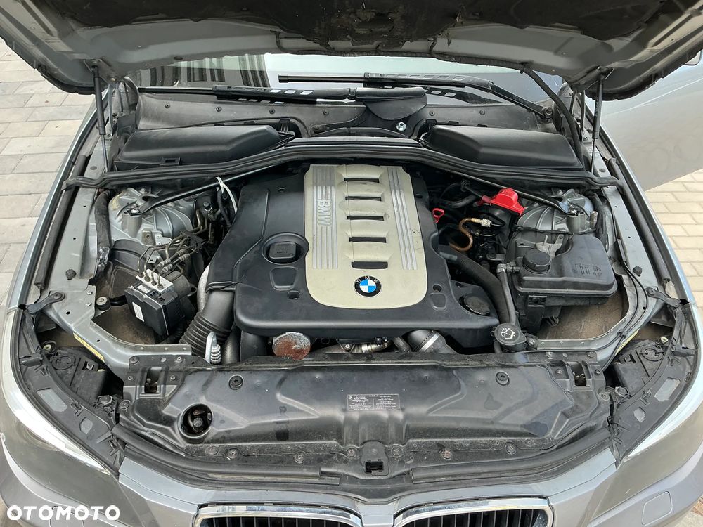 BMW Seria 5 525d - 16