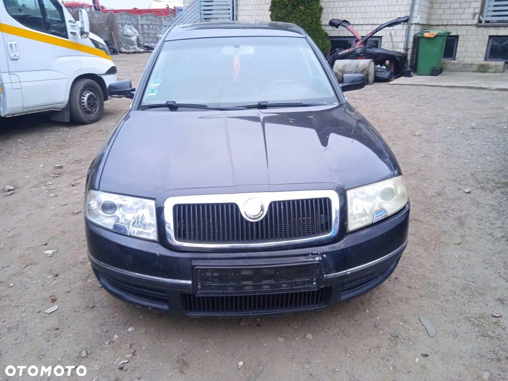 Na części Skoda Superb Sedan 2.5 TDI V6 FAD BDG 9910 błotnik drzwi zderzak - 7