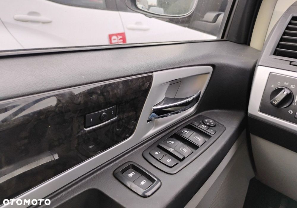 Chrysler Grand Voyager - 18