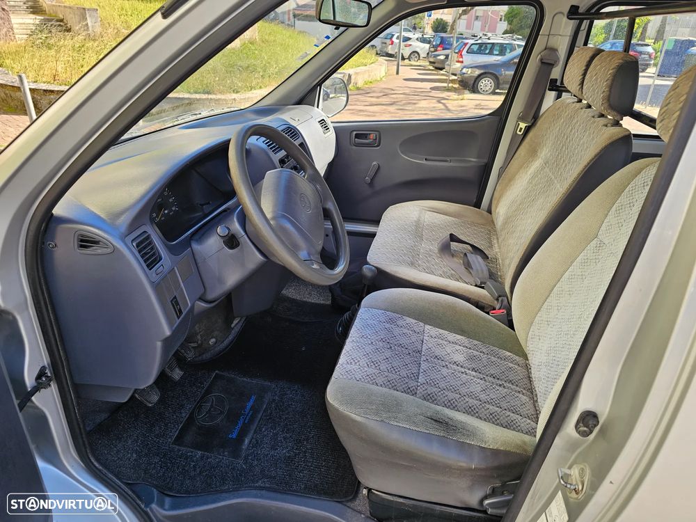 Toyota HiAce 2.4 D LH102L 4 Vidros - 5