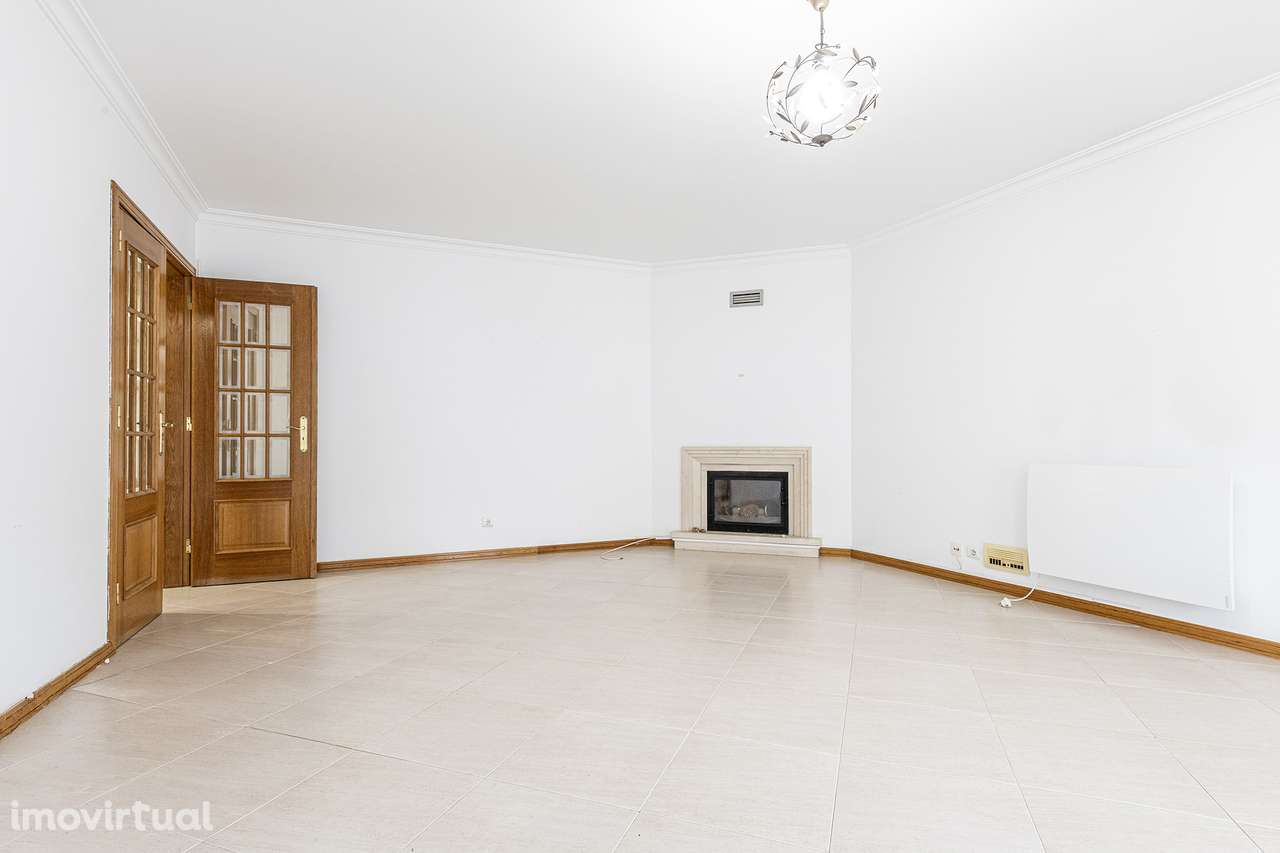 Apartamento T3 - Garagem - Varanda - Arrecadação - Grande imagem: 4/32