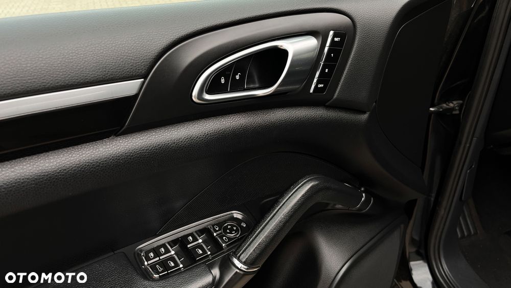 Porsche Cayenne S - 23