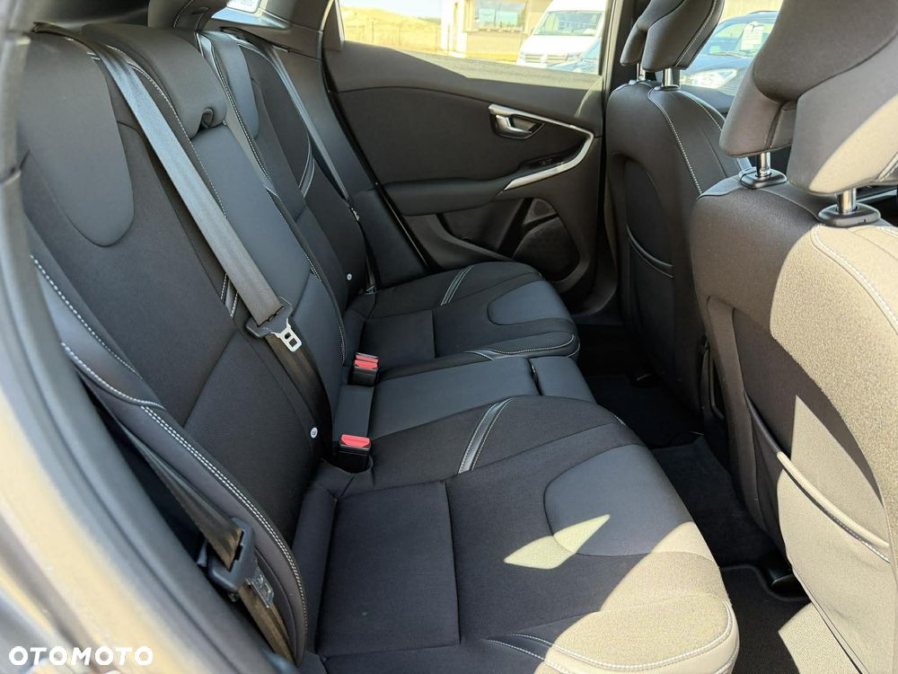 Volvo V40 D3 Geartronic - 18