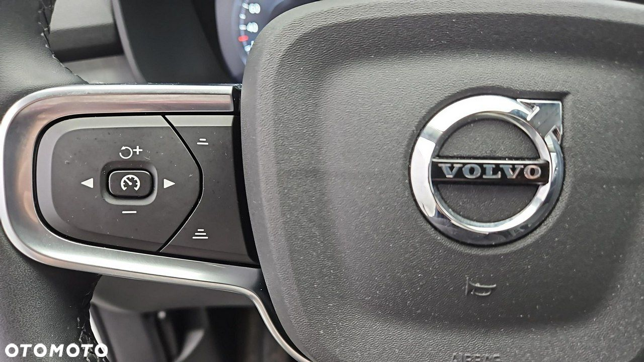 Volvo XC 40 T3 Momentum Pro - 16