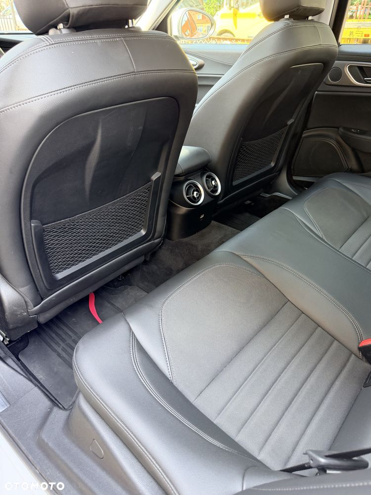 Alfa Romeo Giulia 2.0 Turbo 16V AT8 - 15