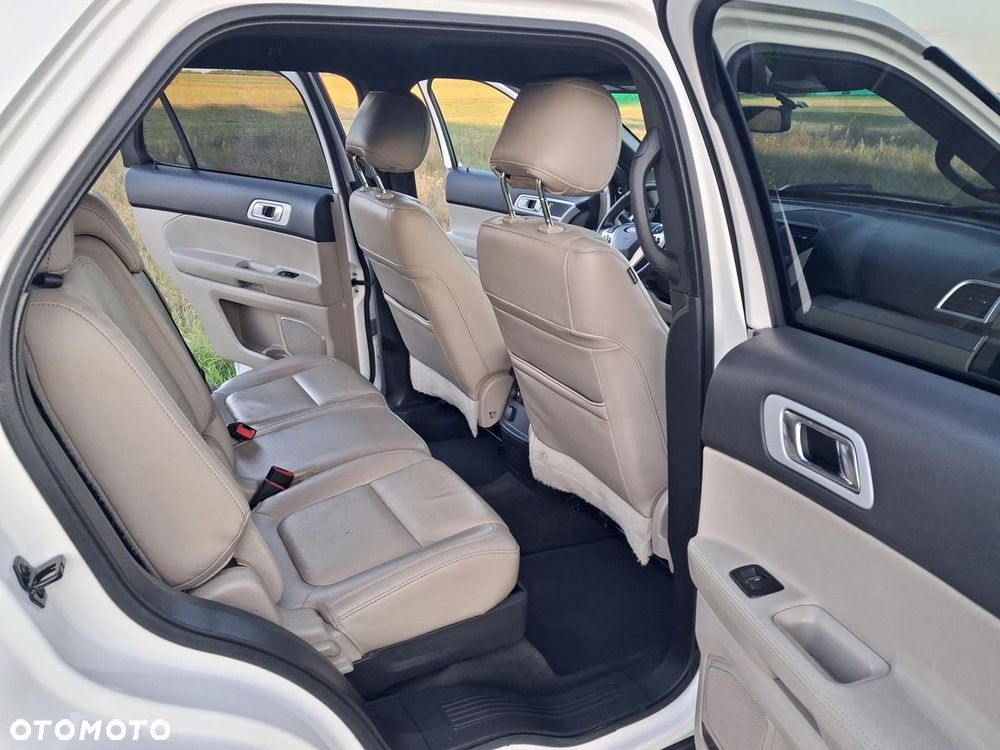 Ford Explorer - 26
