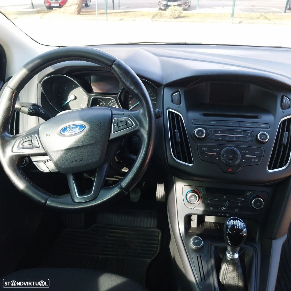 Ford Focus SW - 8