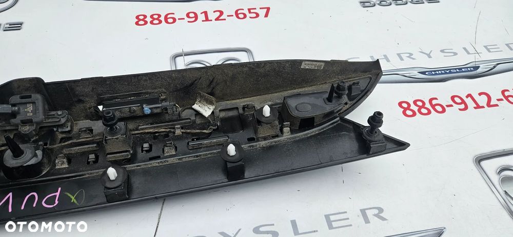 Chrysler Pacifica 2016- Blenda klapy bagażnika Listwa klapy Kamera cofania KOLOR  PUV - 11