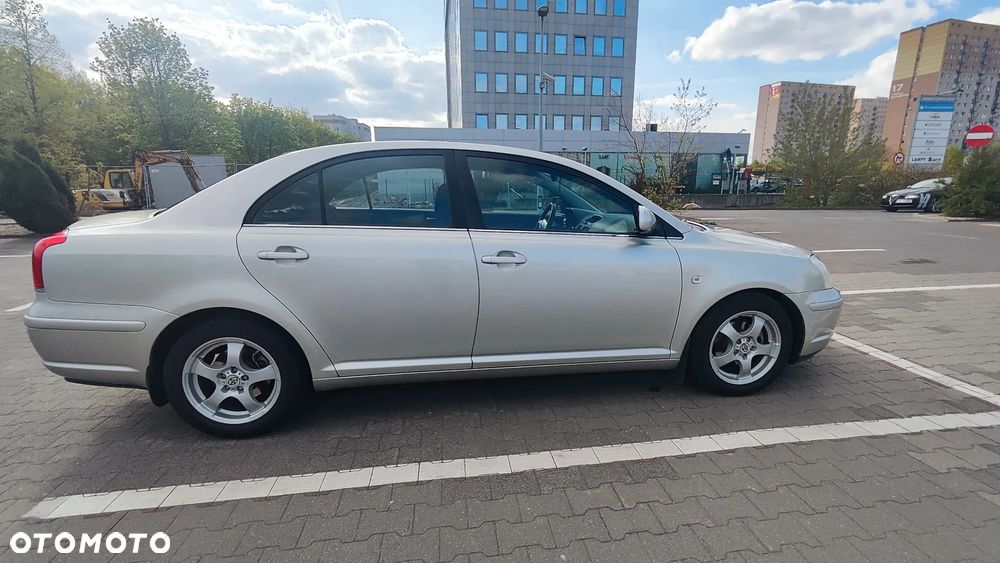 Toyota Avensis 1.8 VVT-i Sol - 16