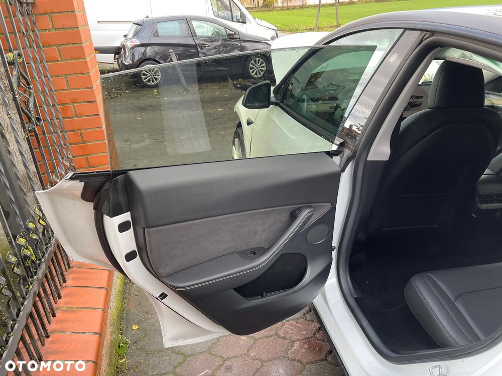 Tesla Y Model RWD - 18