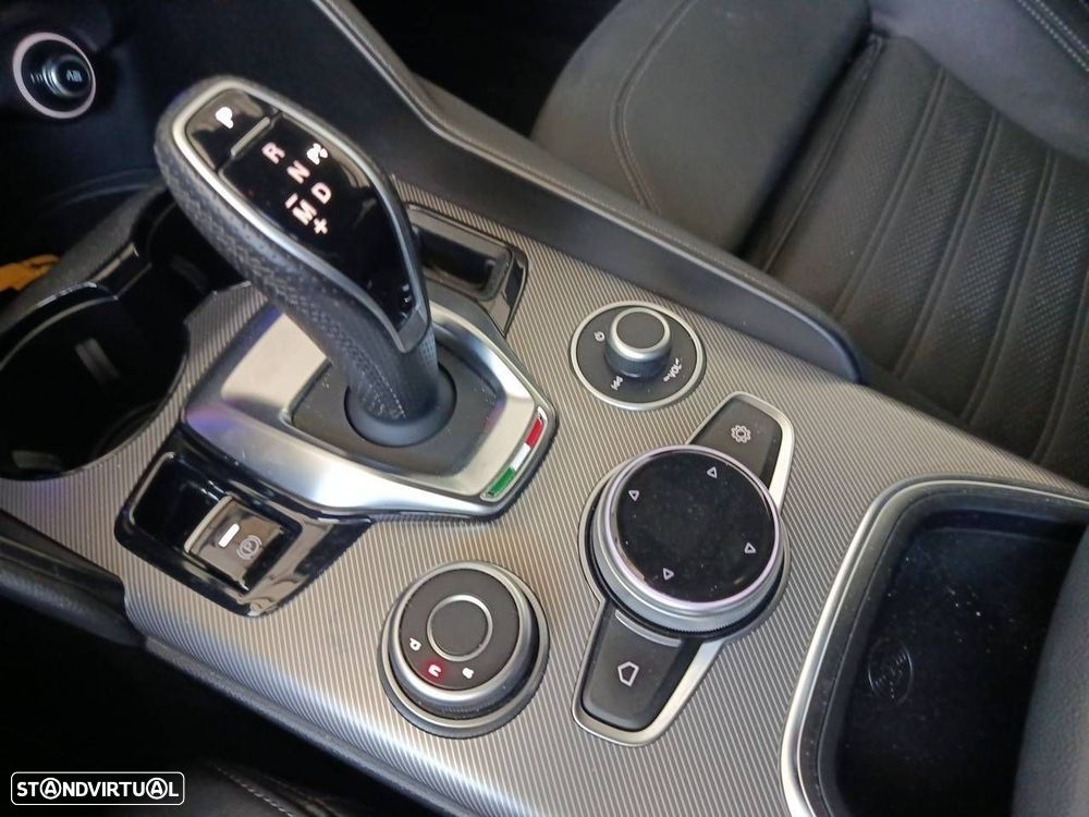 Alfa Romeo Giulia 2.2 D Sprint Q4 AT8 - 19