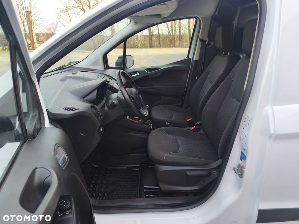 Ford Transit Courier - 22