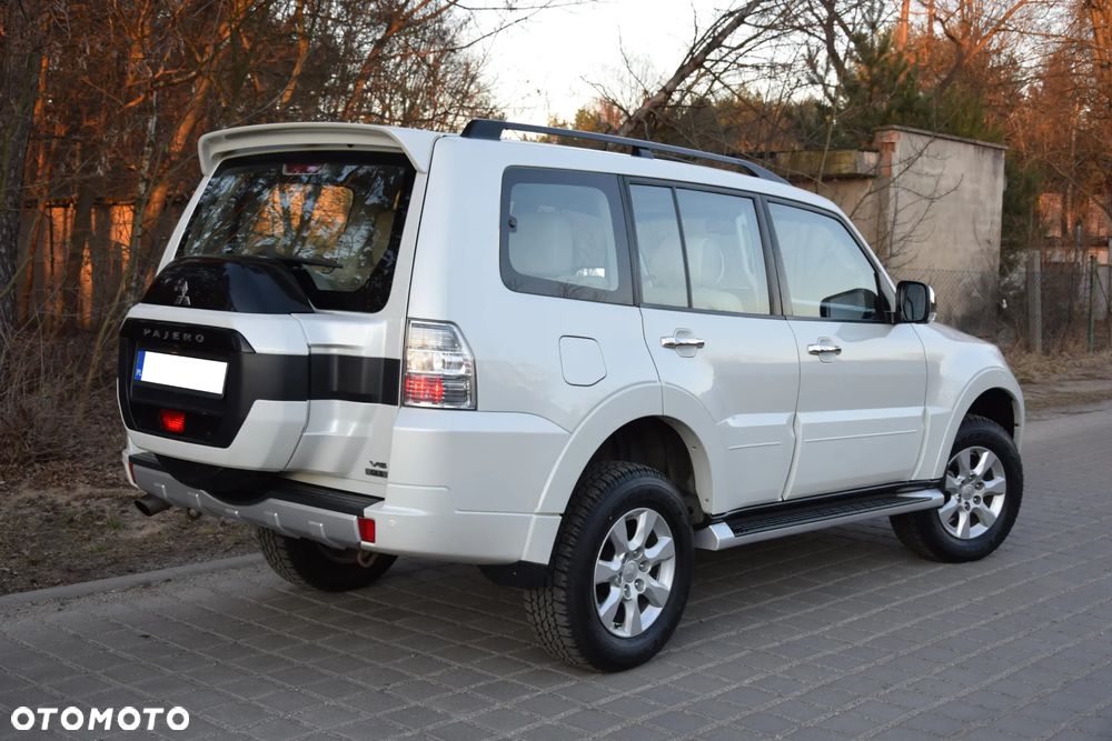 Mitsubishi Pajero - 3
