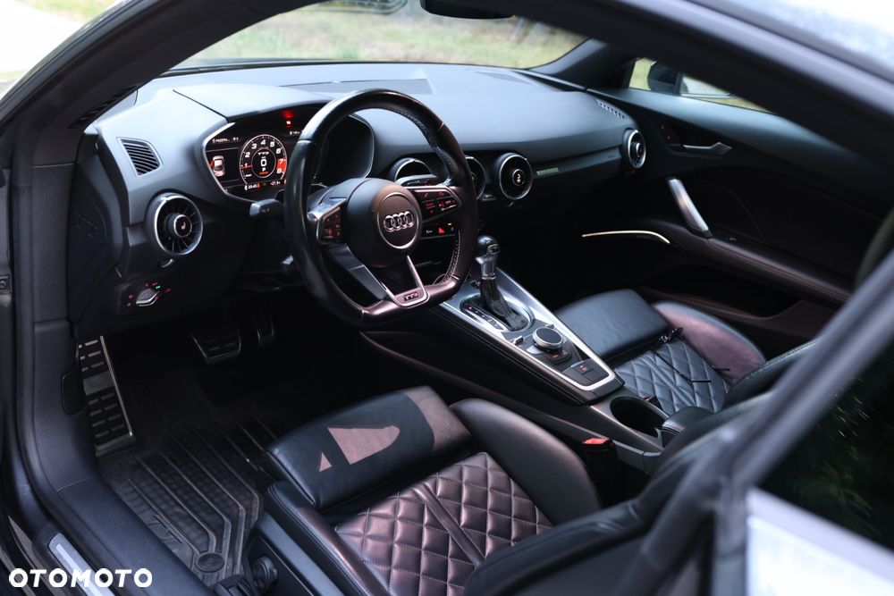 Audi TT S Coupé - 11