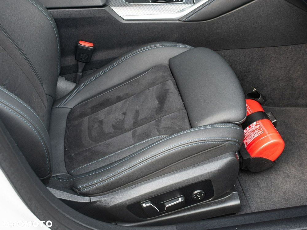 BMW i4 - 35