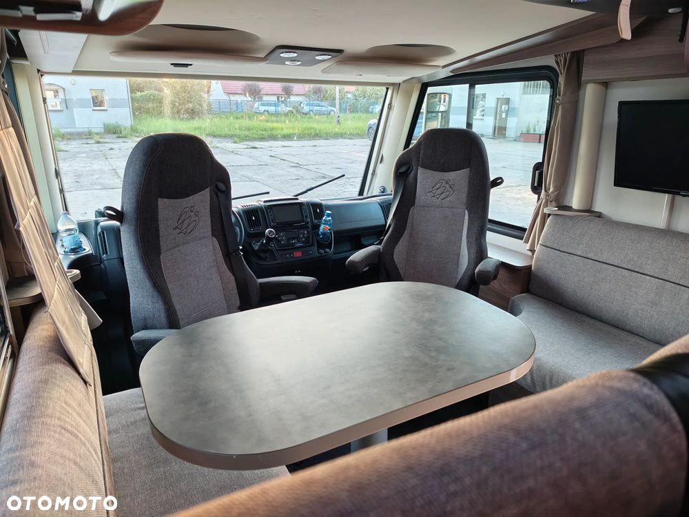 KNAUS Live i700 meg - 18