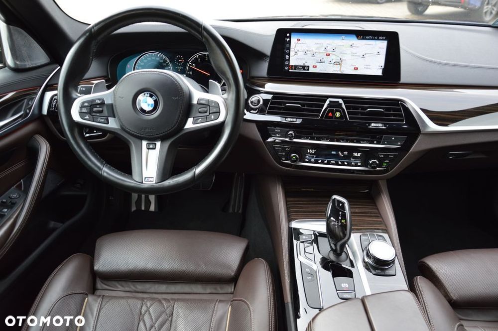 BMW Seria 5 M550i xDrive sport - 13