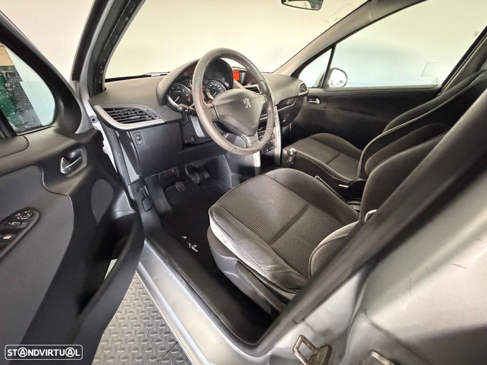 Peugeot 207 1.4 16V Premium - 12