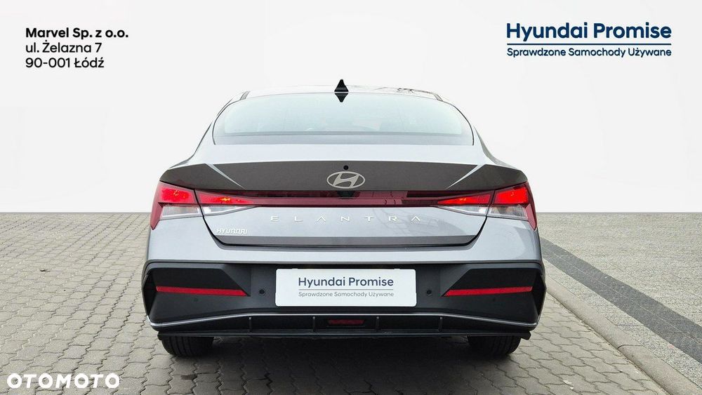 Hyundai Elantra - 4