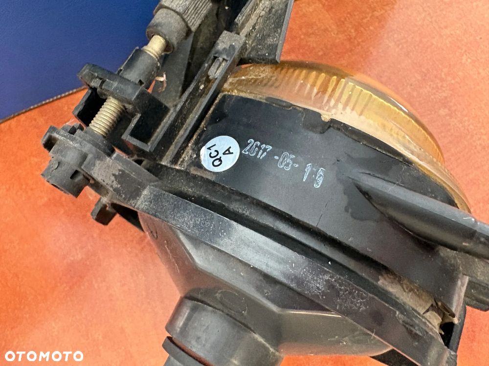 LAMPA PRZECIWMGIELNA HALOGEN ŻÓŁT BMW E39 - 3