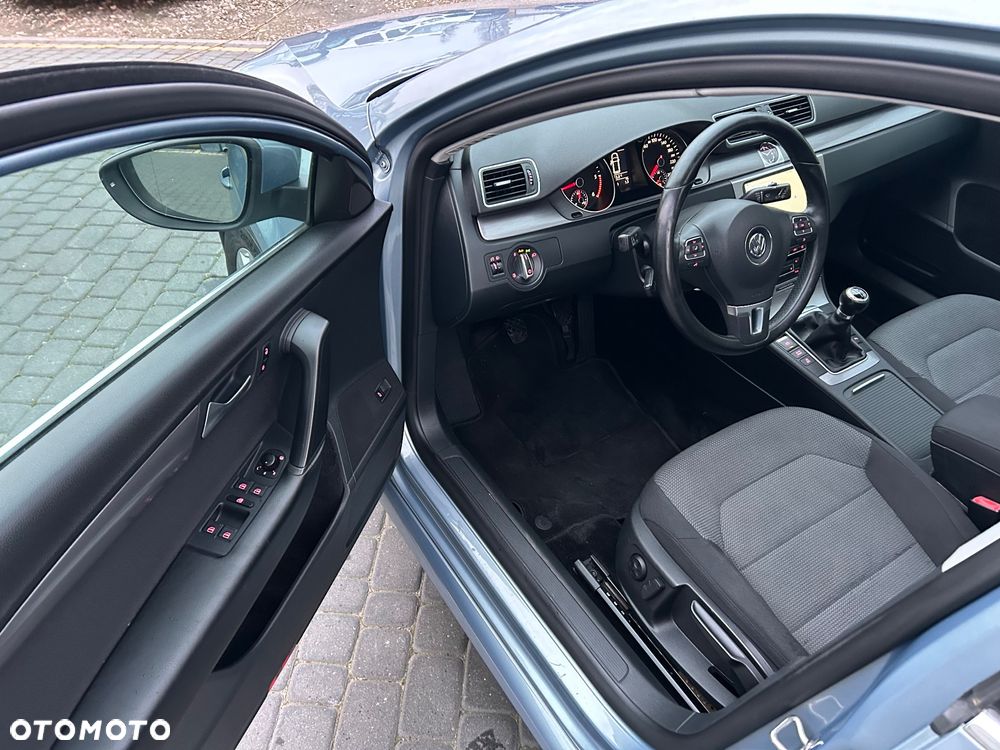 Volkswagen Passat 1.6 TDI BMT Comfortline - 16