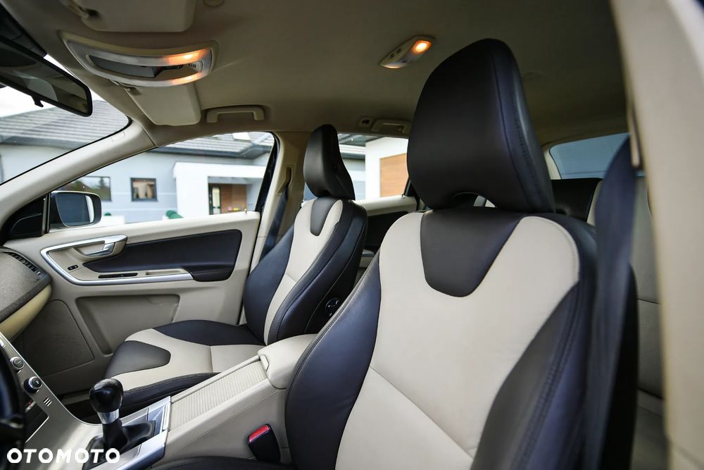 Volvo XC 60 D5 AWD - 27