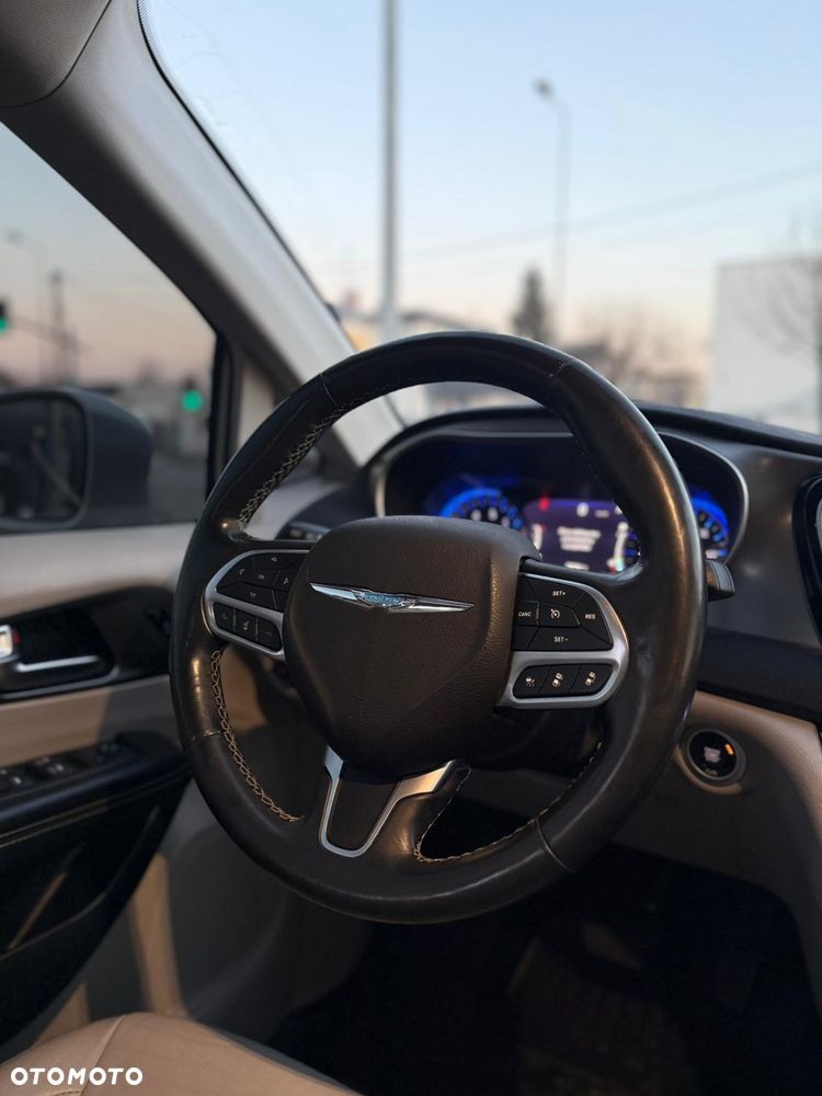 Chrysler Pacifica - 10