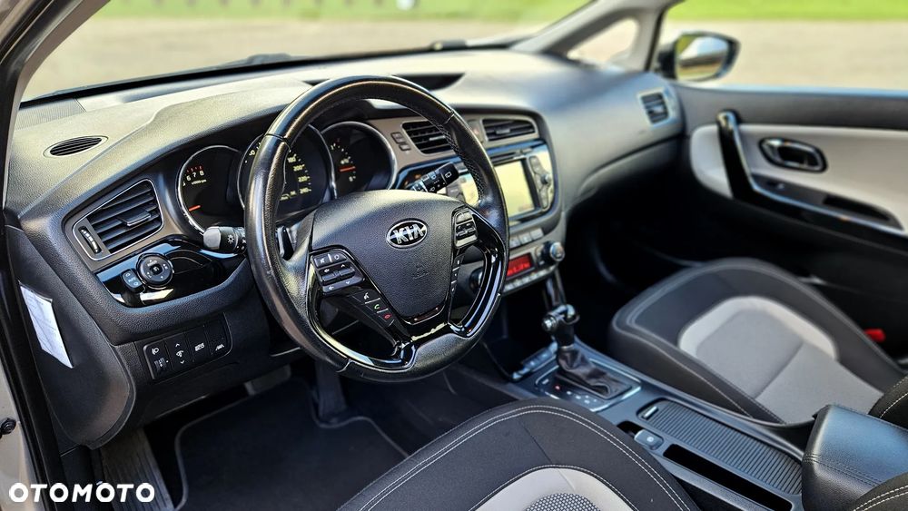 Kia Ceed 1.6 GDI DCT Platinum Edition - 27