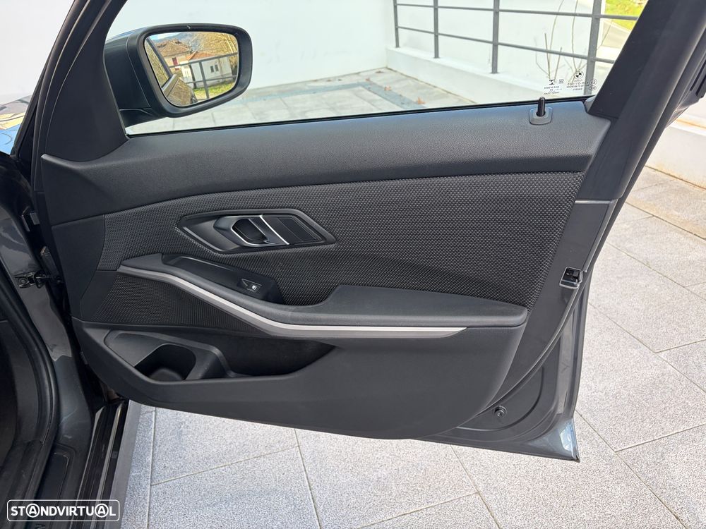 BMW 330 e Auto - 31