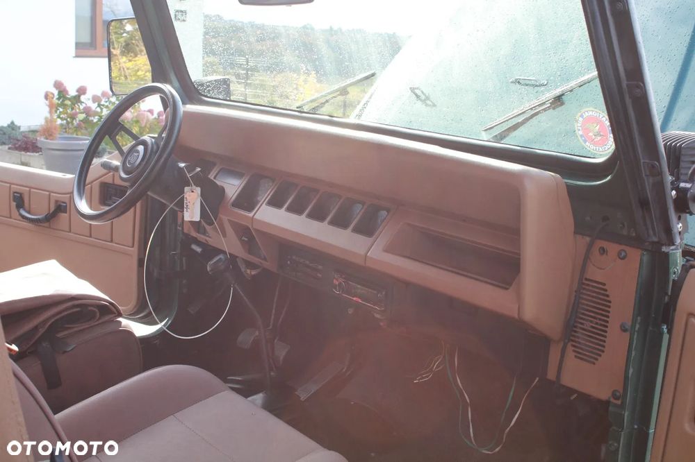 Jeep Wrangler - 12