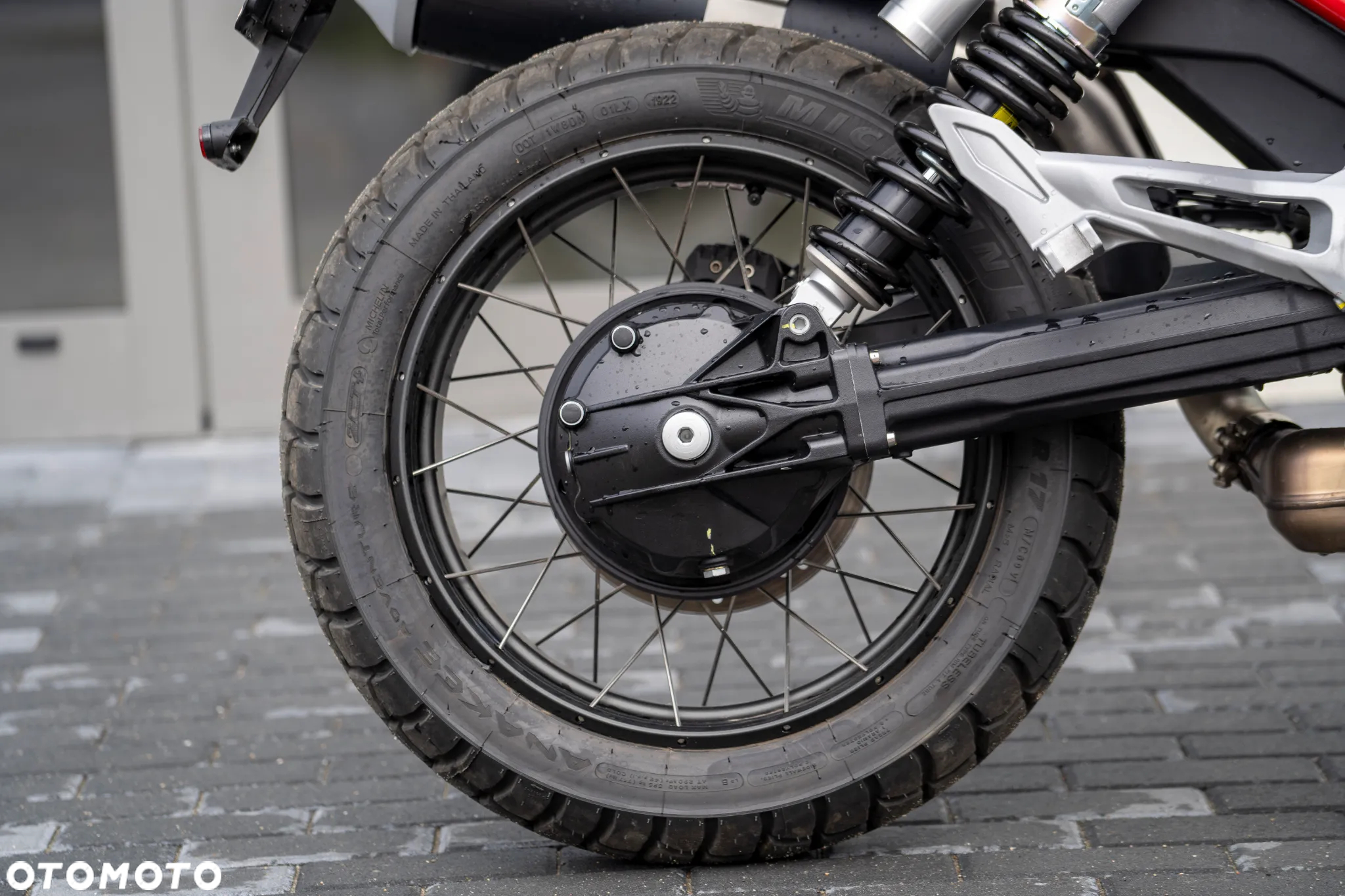 Moto Guzzi V85