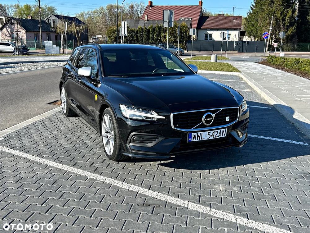 Volvo V60 T5 Momentum Pro - 1