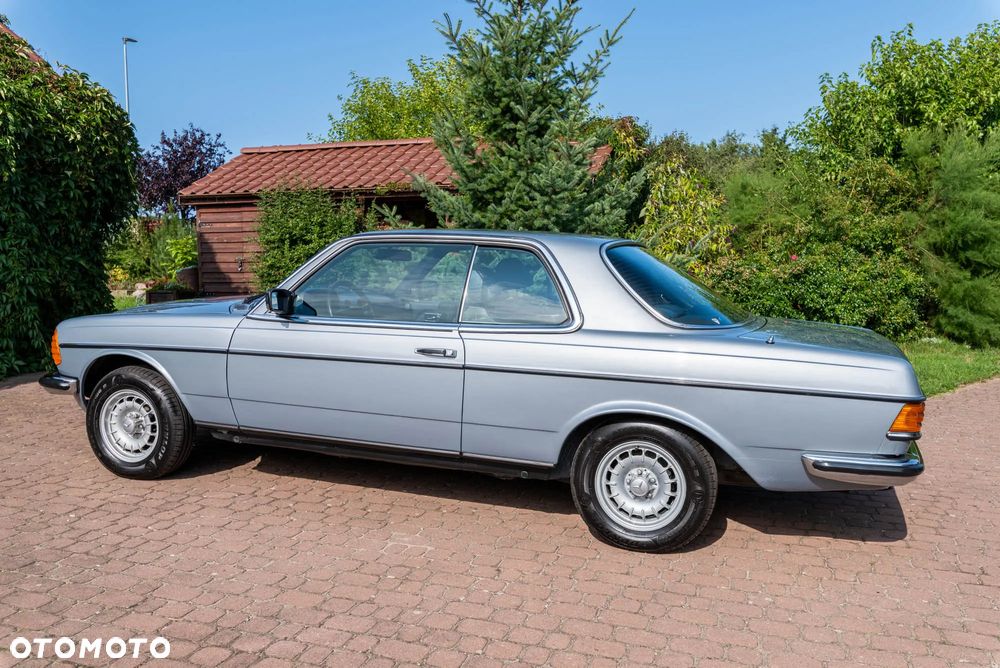 Mercedes-Benz W123 - 2